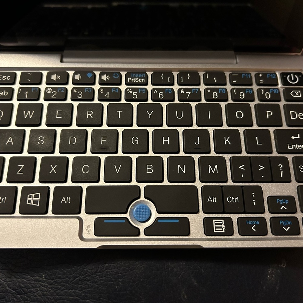 GPD Compact Mini Laptop - Picture 2 of 11
